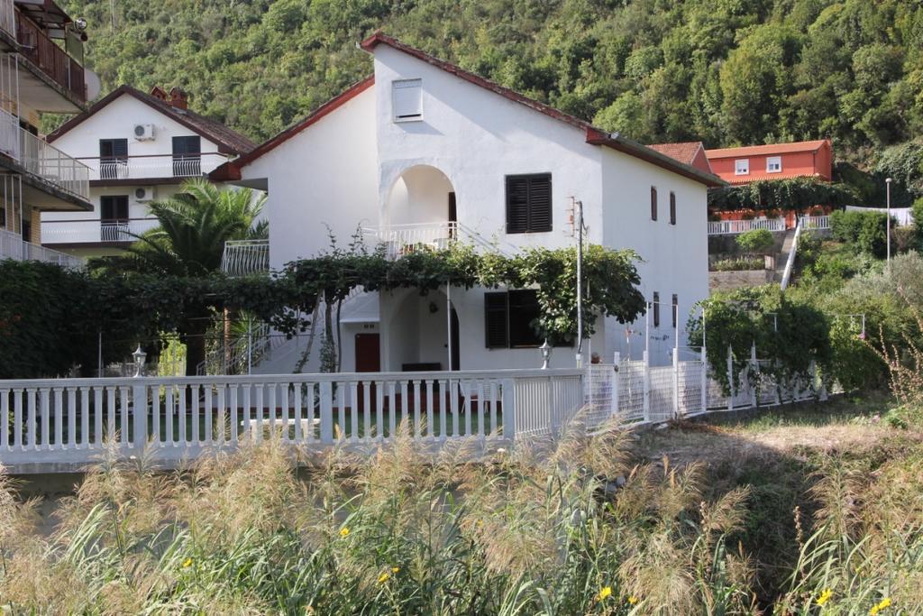 Guesthouse Djurisic Херцег Нови Екстериор снимка